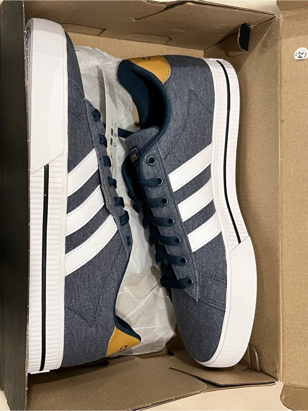 Adidas Men's Daily 3.0 sneakers in a Crew Navy and Cloud White Size 10 NWT